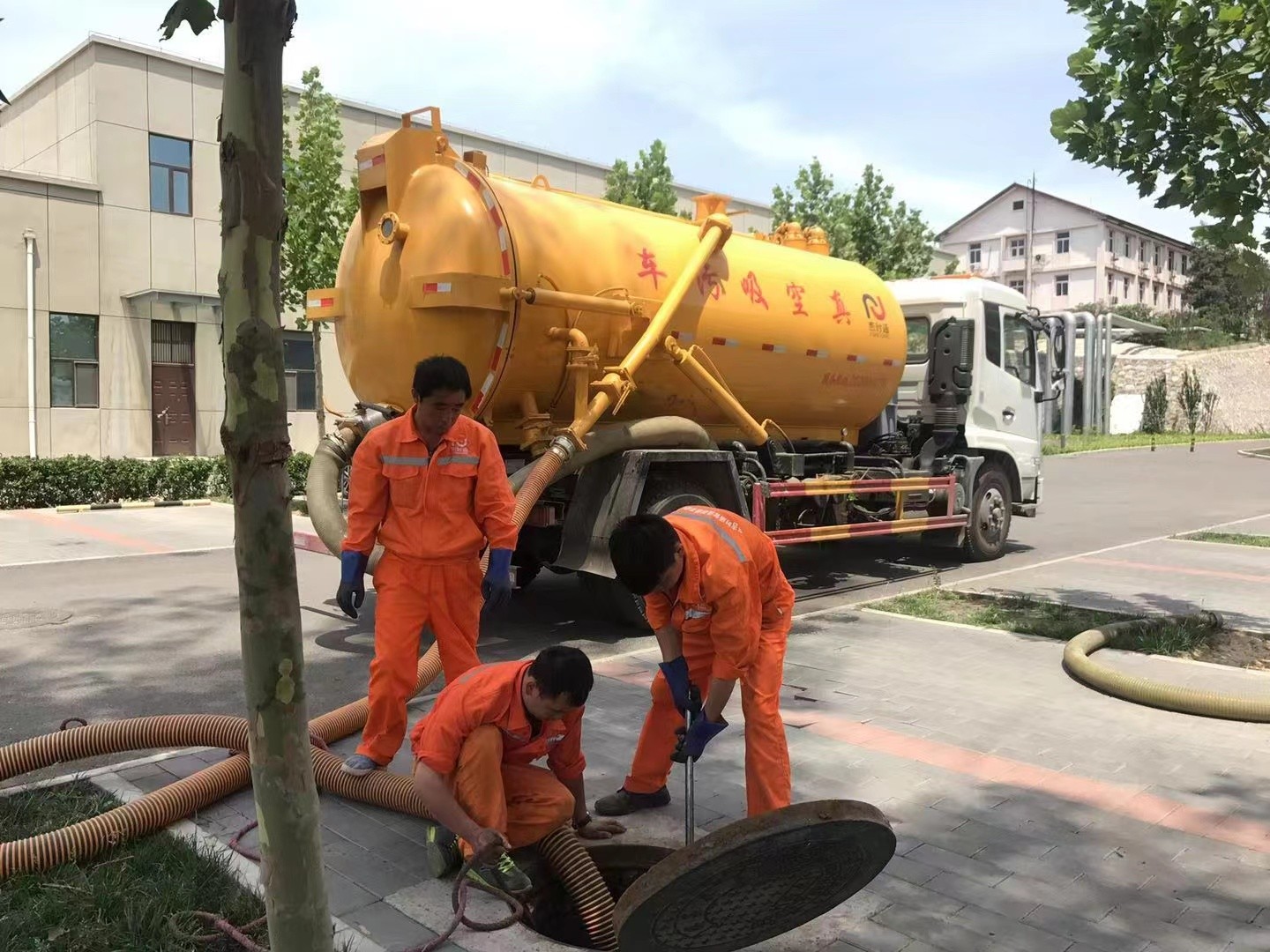 三水化粪池清理与5-8吨吸粪车施工效率分析